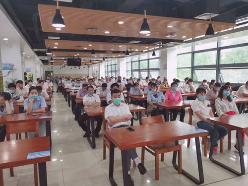 中心组织员工开展食品安全知识培训